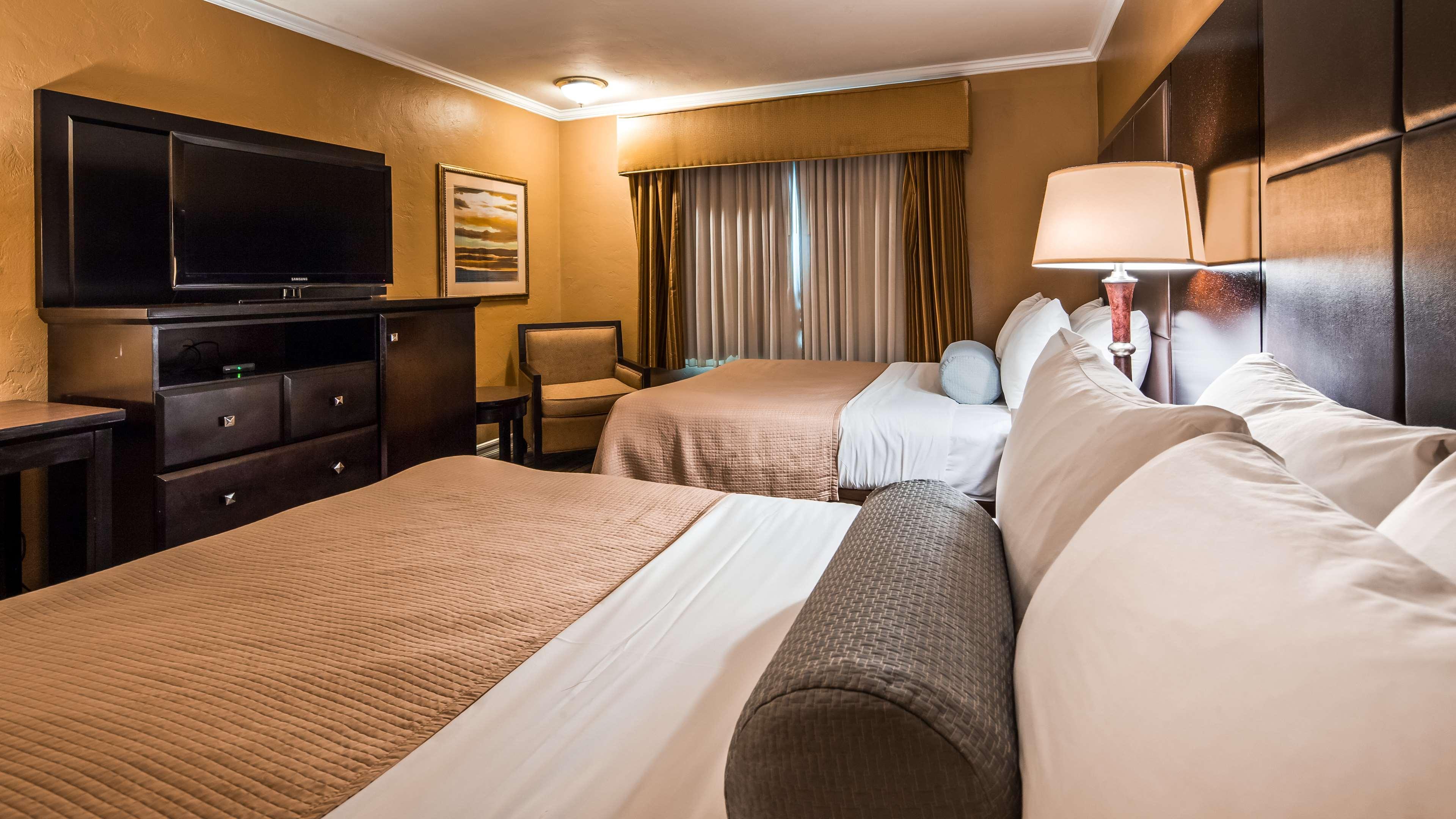 Best Western Carmel'S Town House Lodge Exterior photo