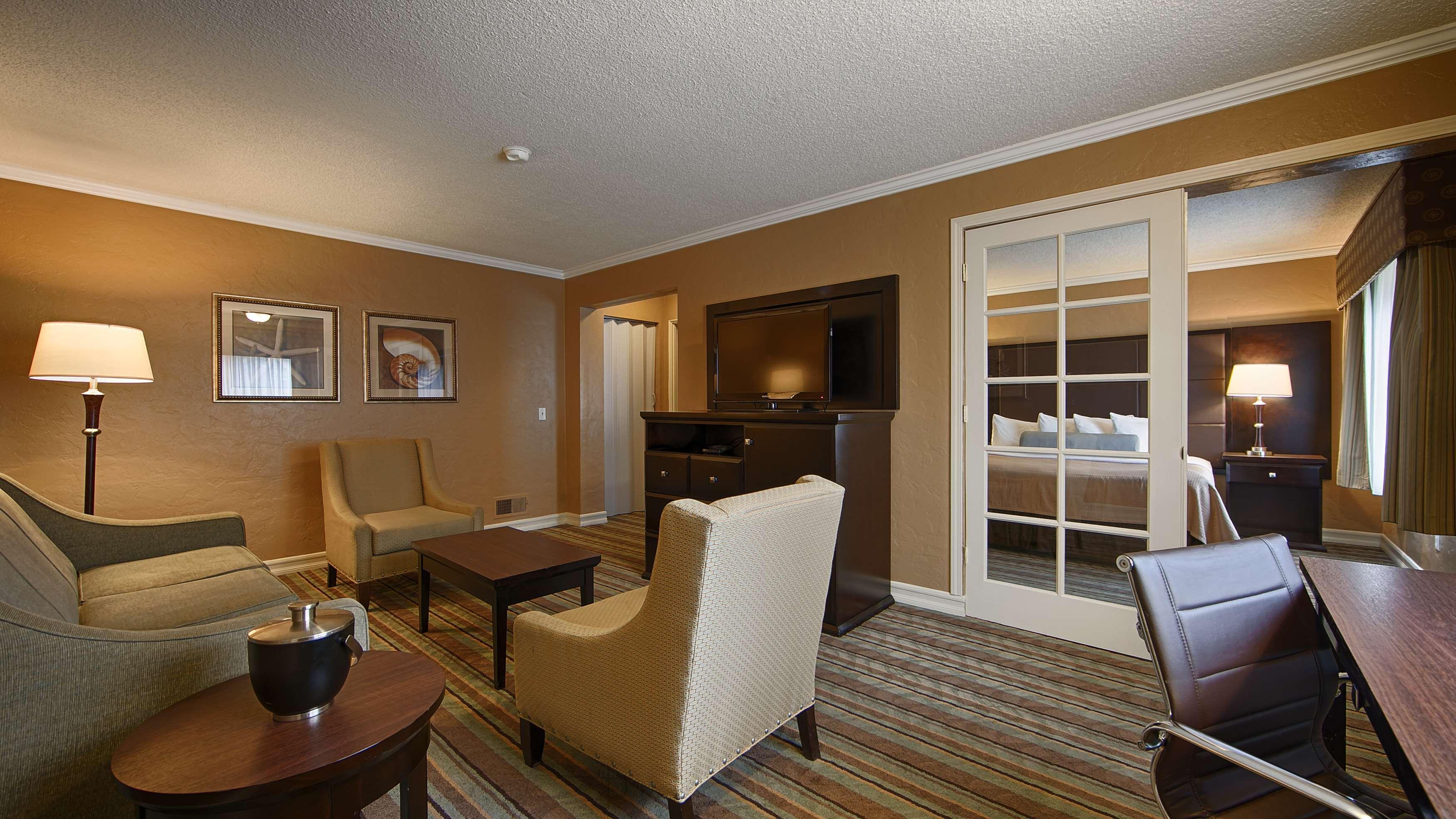 Best Western Carmel'S Town House Lodge Exterior photo