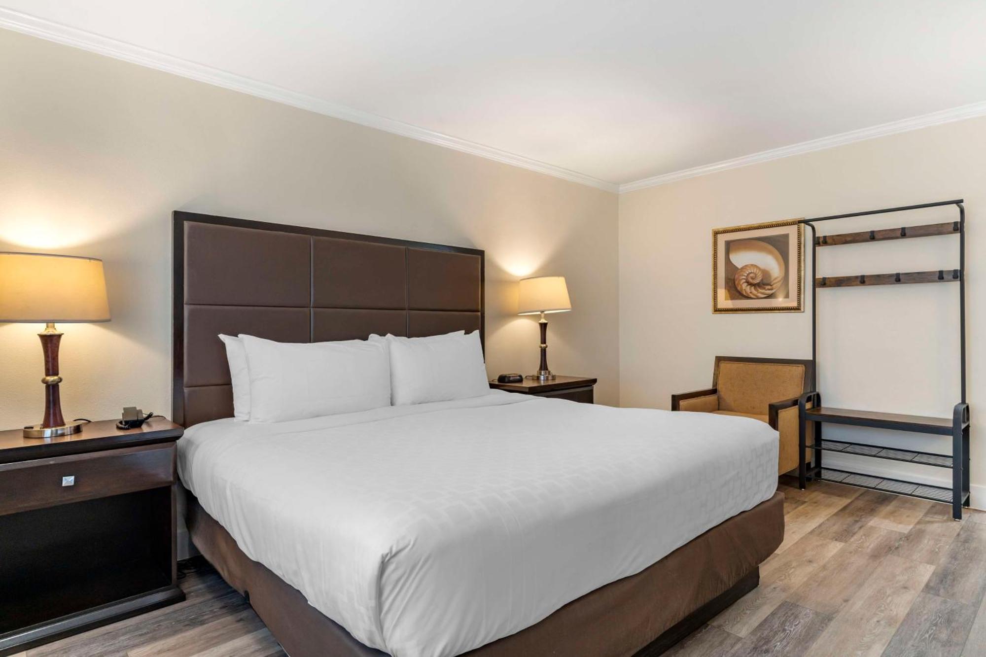 Best Western Carmel'S Town House Lodge Exterior photo