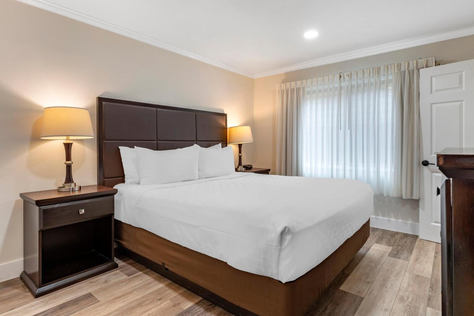 Best Western Carmel'S Town House Lodge Exterior photo