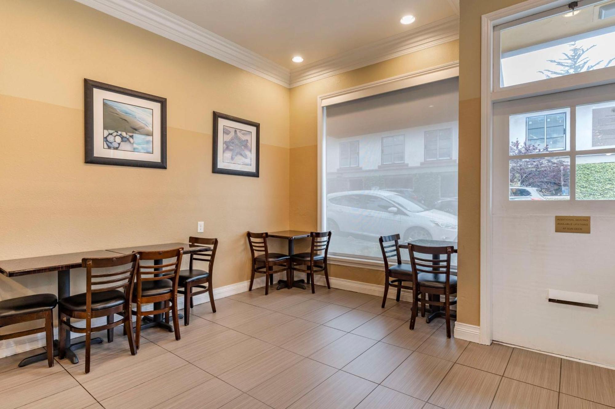 Best Western Carmel'S Town House Lodge Exterior photo